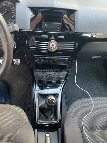Opel Astra 2009, 240,000 km - 1.4 л - Bakı