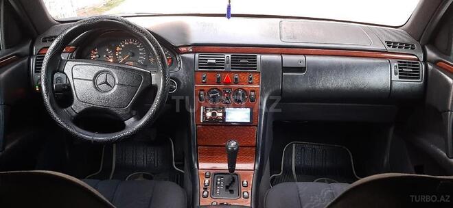 Mercedes E 240 1999, 287,000 km - 2.4 л - Sumqayıt