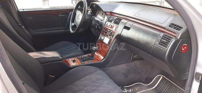 Mercedes E 240 1999, 287,000 km - 2.4 л - Sumqayıt