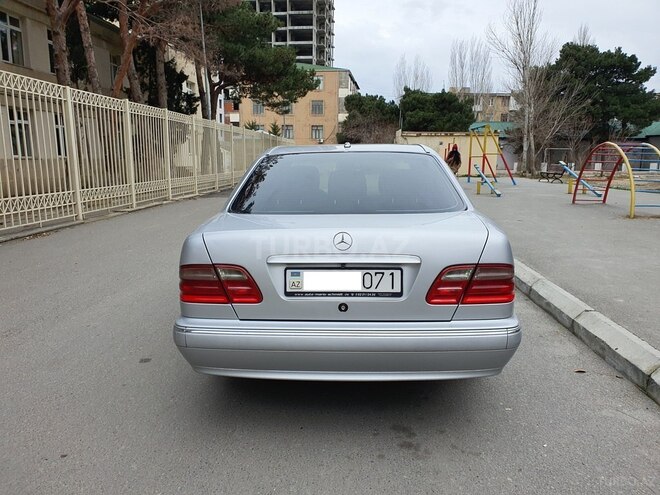 Mercedes E 280 2001, 285,000 km - 2.8 l - Bakı
