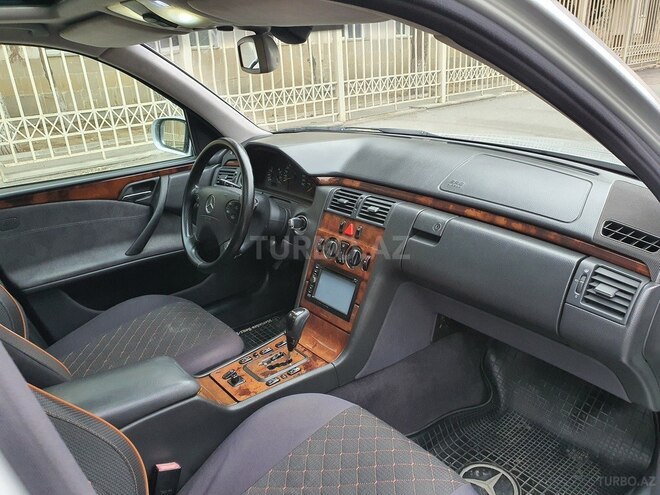 Mercedes E 280 2001, 285,000 km - 2.8 l - Bakı