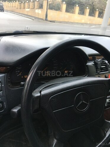 Mercedes E 230 1995, 425,000 km - 2.3 л - Bakı