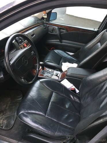 Mercedes E 230 1995, 425,000 km - 2.3 л - Bakı