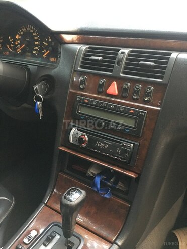 Mercedes E 230 1995, 425,000 km - 2.3 л - Bakı