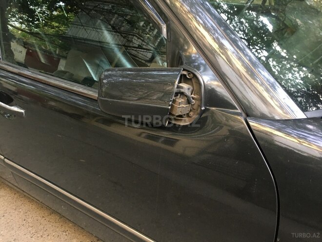 Mercedes E 230 1995, 425,000 km - 2.3 л - Bakı