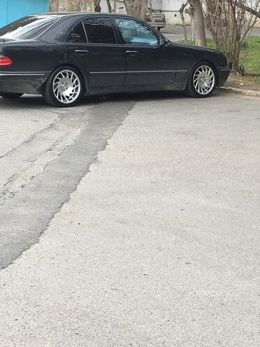 Mercedes E 230 1995, 425,000 km - 2.3 л - Bakı
