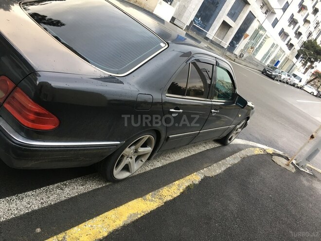 Mercedes E 230 1995, 425,000 km - 2.3 л - Bakı