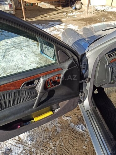 Mercedes E 320 1998, 200,000 km - 3.2 l - Gədəbəy