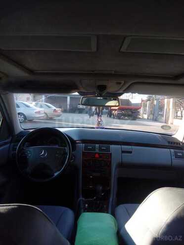 Mercedes E 200 2000, 552,456 km - 2.0 л - Göyçay