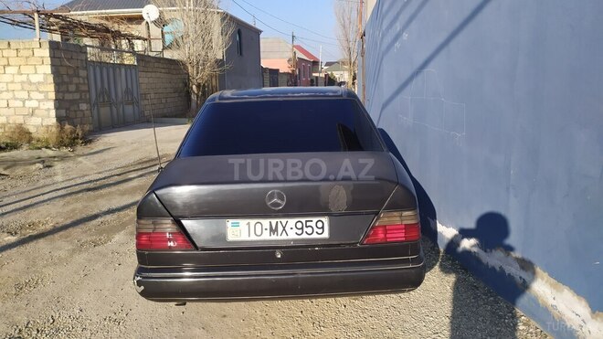 Mercedes E 260 1988, 300,650 km - 2.6 l - Bakı