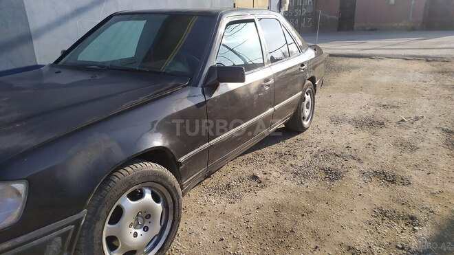 Mercedes E 260 1988, 300,650 km - 2.6 l - Bakı