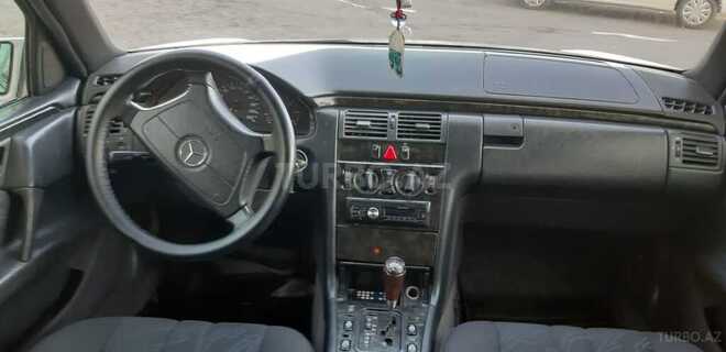 Mercedes E 220 1998, 320,000 km - 2.2 л - Bakı