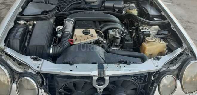 Mercedes E 220 1998, 320,000 km - 2.2 л - Bakı