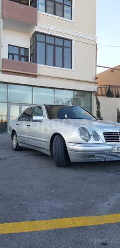 Mercedes E 220 1998, 320,000 km - 2.2 л - Bakı
