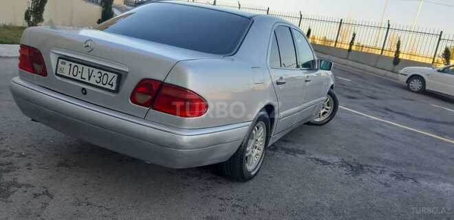 Mercedes E 220 1998, 320,000 km - 2.2 л - Bakı