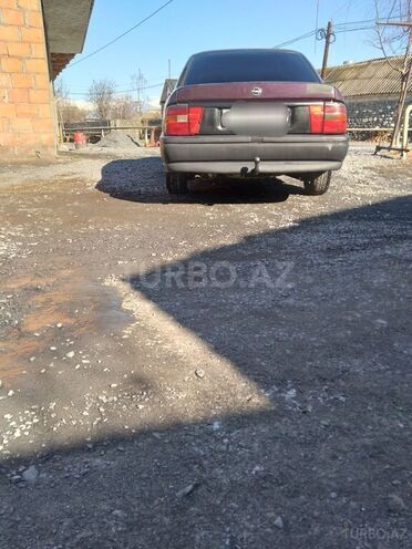 Opel Vectra 1993, 275,482 km - 1.8 l - Zaqatala