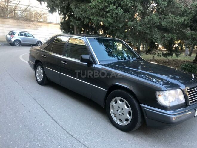 Mercedes E 220 1993, 429,000 km - 2.2 l - Bakı