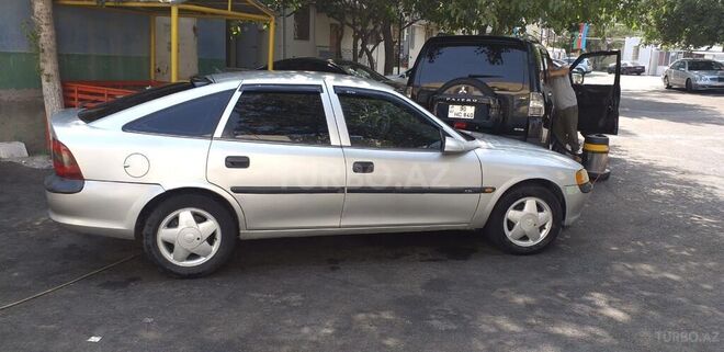 Opel Vectra 1996, 390,000 km - 1.8 l - Bakı