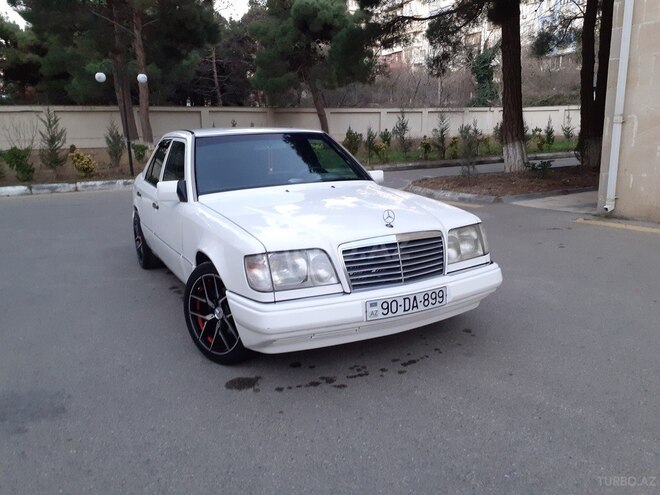 Mercedes E 220 1995, 421,312 km - 2.2 l - Bakı