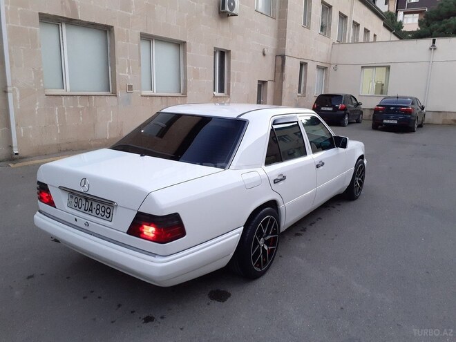 Mercedes E 220 1995, 421,312 km - 2.2 l - Bakı