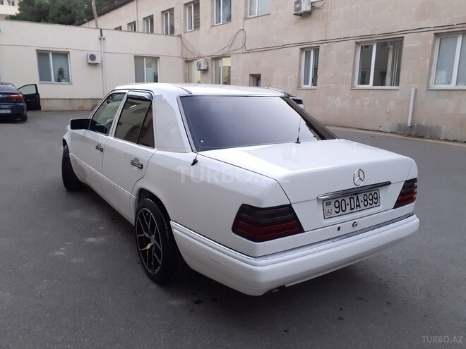 Mercedes E 220 1995, 421,312 km - 2.2 l - Bakı