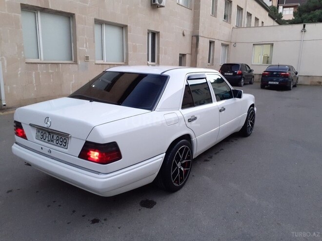 Mercedes E 220 1995, 421,312 km - 2.2 l - Bakı