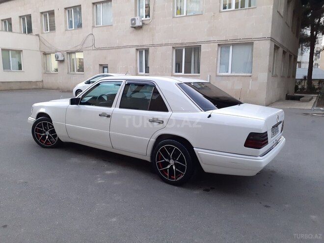 Mercedes E 220 1995, 421,312 km - 2.2 l - Bakı
