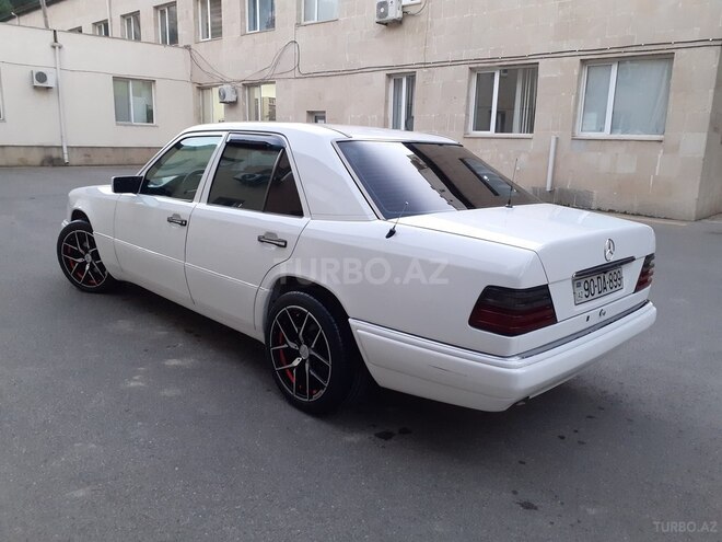 Mercedes E 220 1995, 421,312 km - 2.2 l - Bakı