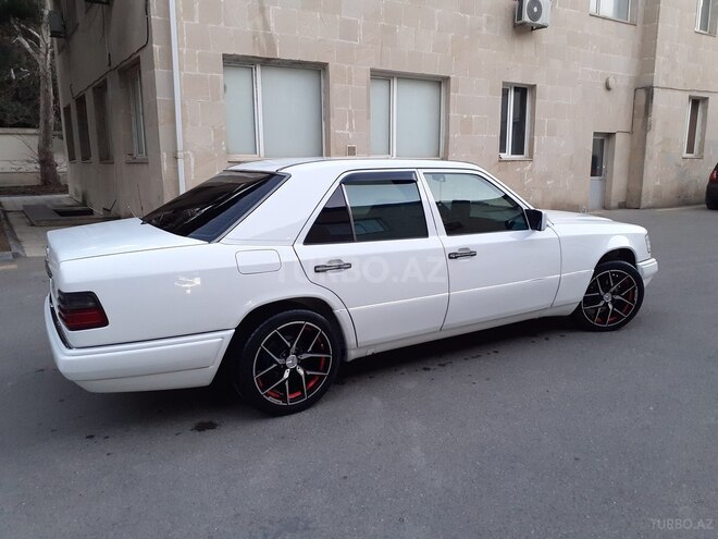 Mercedes E 220 1995, 421,312 km - 2.2 l - Bakı
