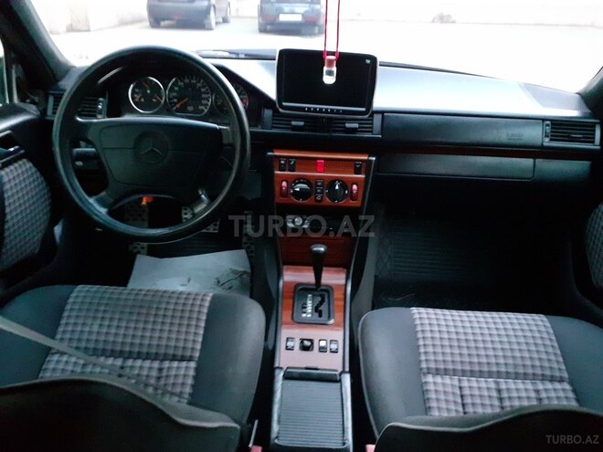 Mercedes E 220 1995, 421,312 km - 2.2 l - Bakı
