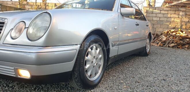Mercedes E 200 1996, 325,680 km - 2.0 l - Lənkəran