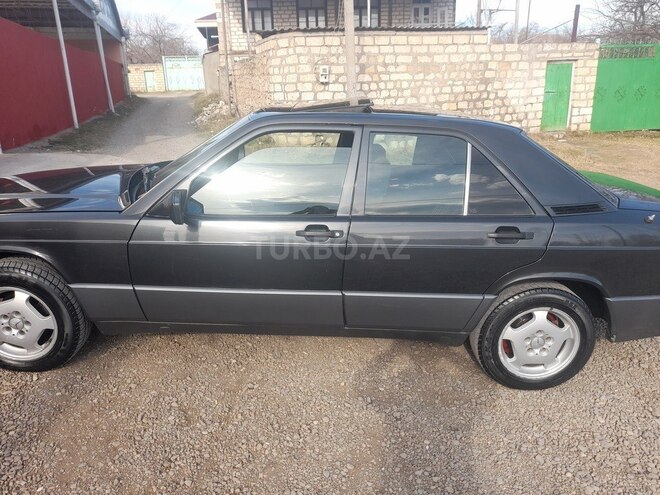 Mercedes 190 1991, 228,000 km - 2.0 л - Qazax