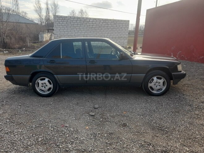 Mercedes 190 1991, 228,000 km - 2.0 л - Qazax