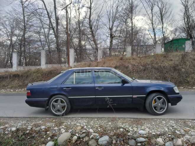 Mercedes E 220 1995, 427,000 km - 2.2 l - Quba