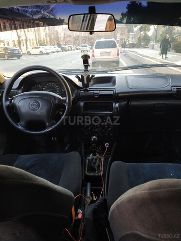 Opel Astra 1995, 255,000 km - 1.6 l - Şəki