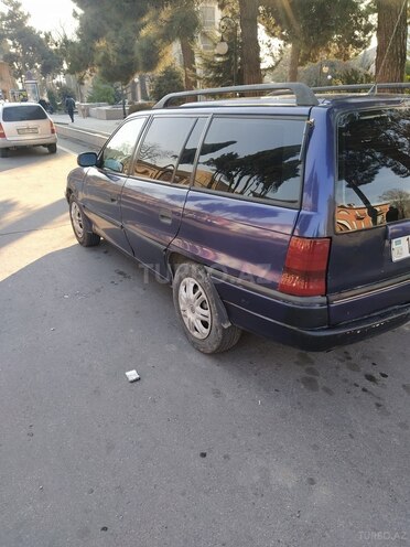 Opel Astra 1995, 255,000 km - 1.6 l - Şəki