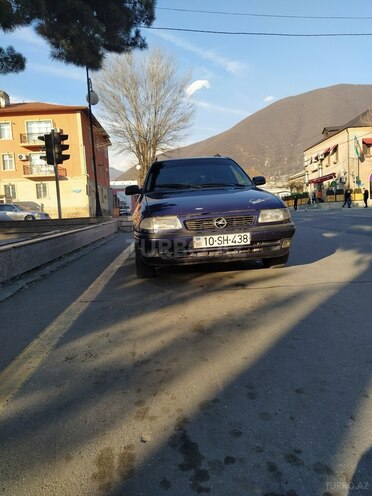 Opel Astra 1995, 255,000 km - 1.6 l - Şəki