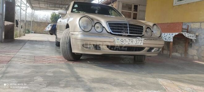 Mercedes E 220 1997, 350,000 km - 2.2 л - Saatlı