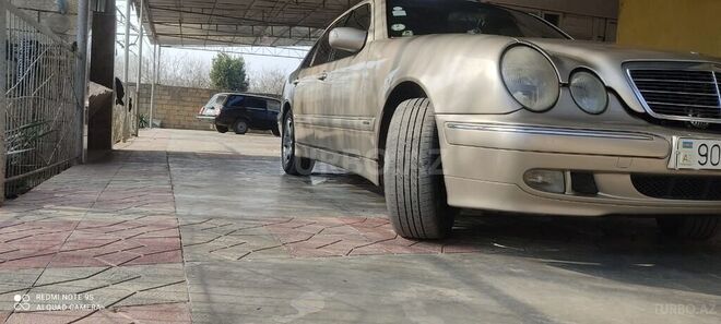 Mercedes E 220 1997, 350,000 km - 2.2 л - Saatlı
