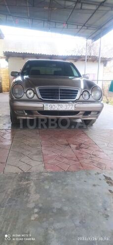 Mercedes E 220 1997, 350,000 km - 2.2 л - Saatlı