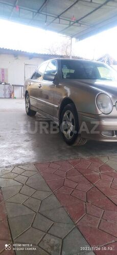 Mercedes E 220 1997, 350,000 km - 2.2 л - Saatlı