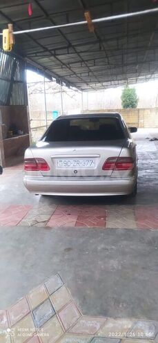 Mercedes E 220 1997, 350,000 km - 2.2 л - Saatlı
