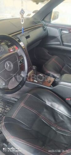 Mercedes E 220 1997, 350,000 km - 2.2 л - Saatlı