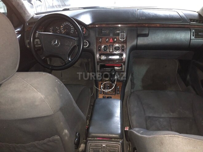 Mercedes E 220 1999, 355,000 km - 2.2 l - Bakı