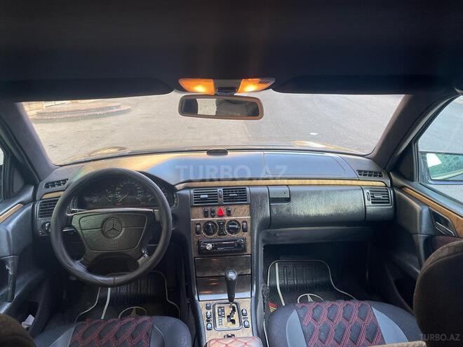 Mercedes E 240 1999, 295,886 km - 2.4 l - Bakı
