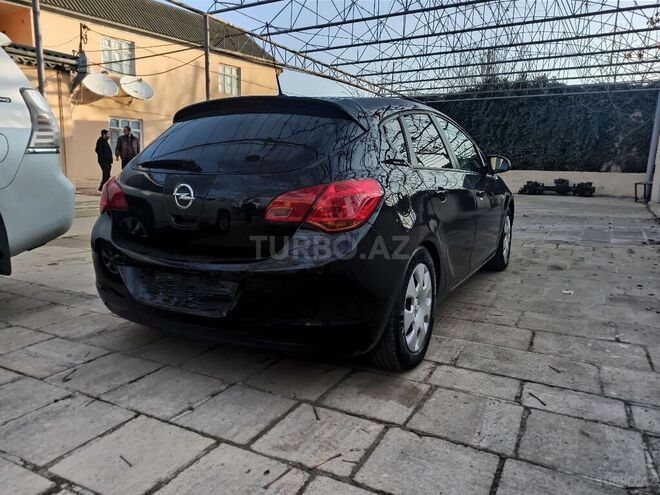Opel Astra 2010, 136,500 km - 1.4 l - Bakı