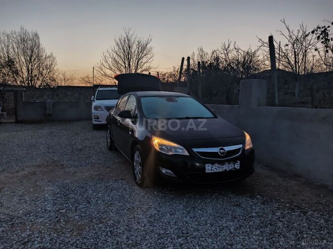 Opel Astra 2010, 136,500 km - 1.4 l - Bakı