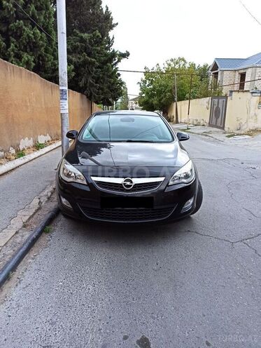 Opel Astra 2010, 136,500 km - 1.4 l - Bakı