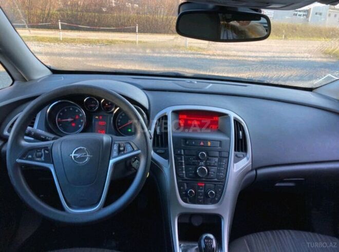 Opel Astra 2010, 136,500 km - 1.4 l - Bakı