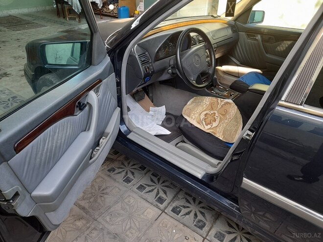 Mercedes C 220 1995, 271,423 km - 2.2 l - Gəncə